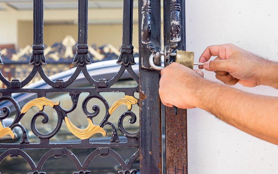 changer serrure porte fermée Lardy